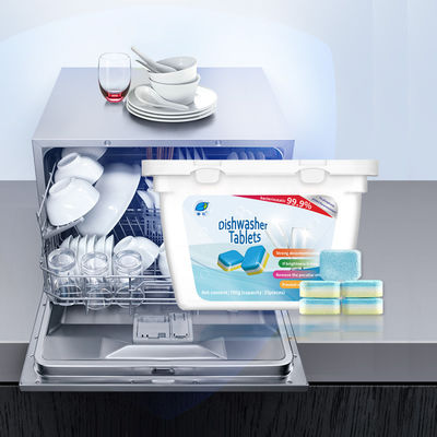 Geschirrspüler-Tabletten aus der oberen Tablette