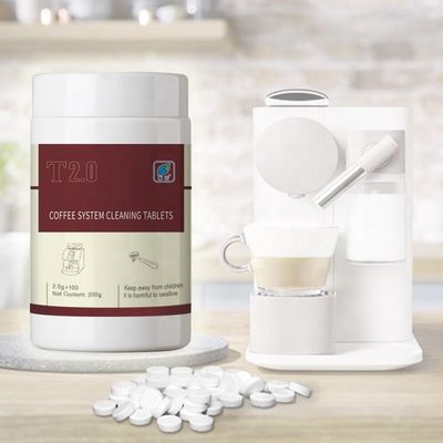 Automatische Kaffeemaschine in Flaschen mit weißem Reinigungstabletten erschwinglich und effektiv